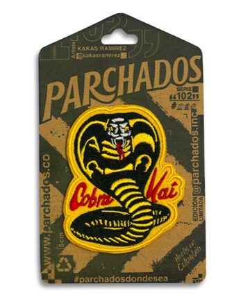 fotoproducto_parchados_patches_s102_cobra_kai_empaque