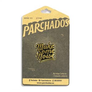 pin_make_some_noise_parchados_fotoproducto_empaque