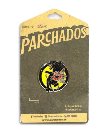 fotoproducto_pin_pantera_parchados_empaque
