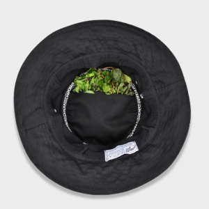 bucket_hat_basico_negro_bolsillo_parchados