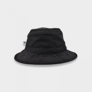 bucket_hat_basico_negro_posterior_parchados