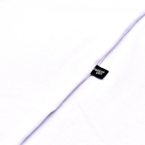 camiseta_oversize_basica_blanca_bandera_parchados