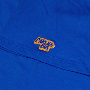 camiseta_oversize_basica_azul_rey_parchados_parche_logo