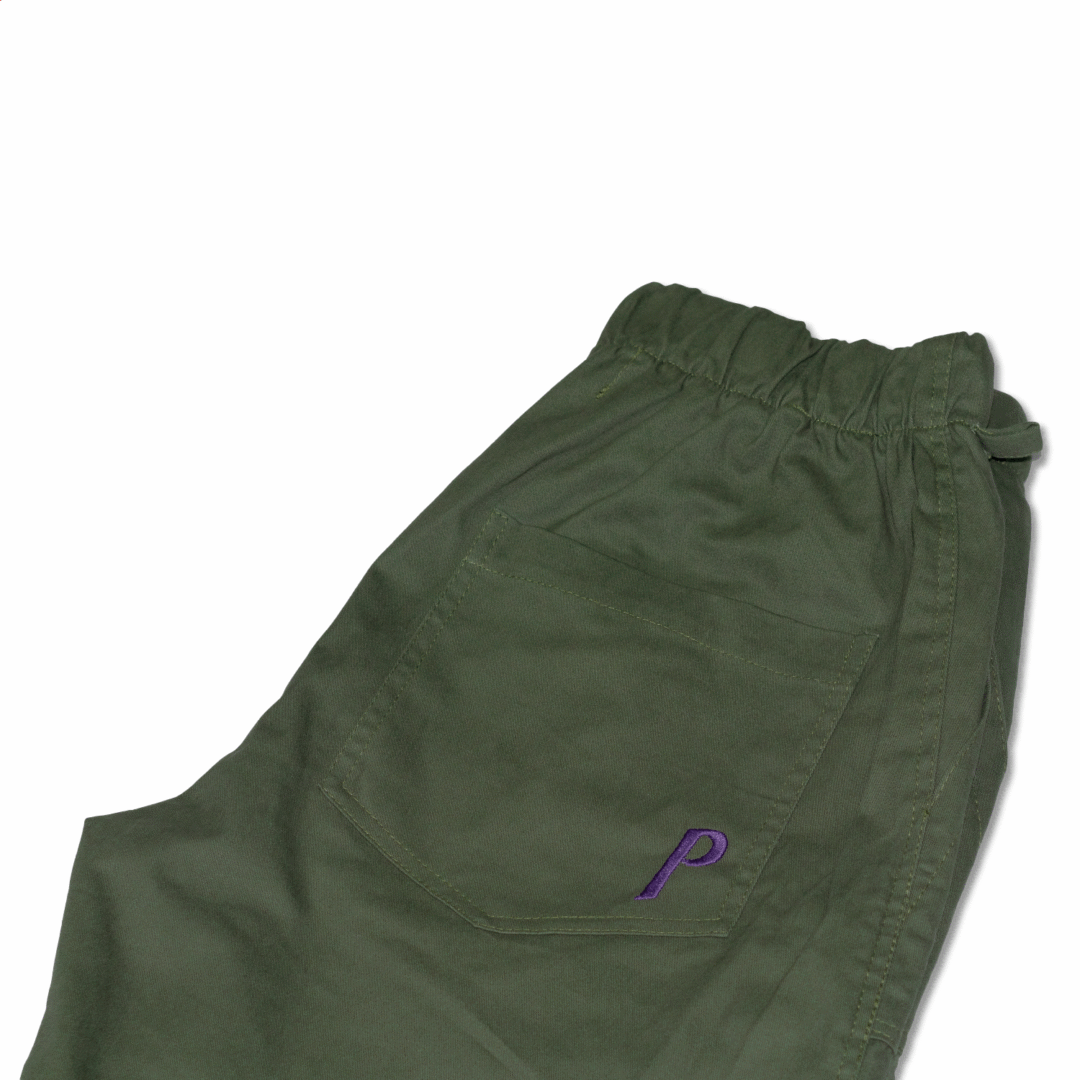 pantalones_rela_parchados_verde_doblado_lateral